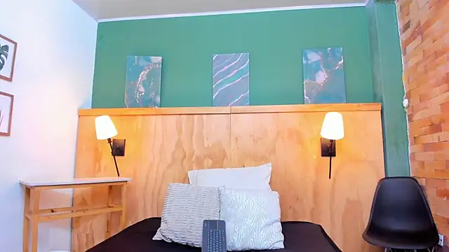 halleylorens online show from April 20, 7:39 pm