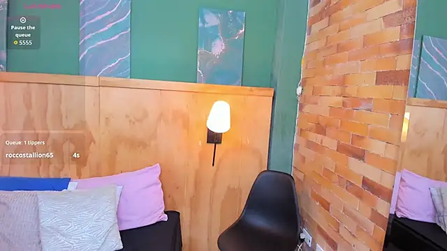 halleylorens online show from April 25, 7:33 pm