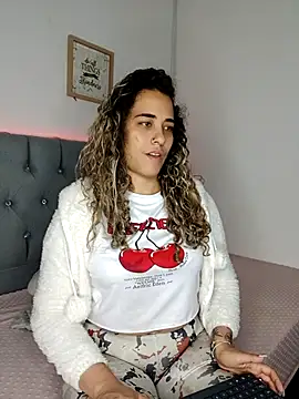 Snapshot of Miss-Melina chatting on October 18, 10:00 pm Miss-Melina online show from October 18, 10:00 pm