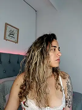 Snapshot of Miss-Melina chatting on September 23, 1:37 am Miss-Melina online show from September 23, 1:37 am