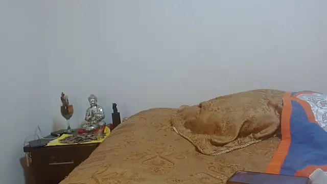 naiaratobon   online show from March 14, 12:22 am