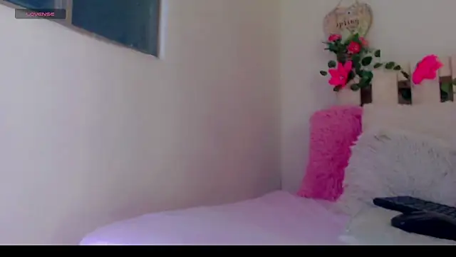Snapshot of Eemily_- chatting on October 5, 6:29 am Eemily - online show from October 5, 6:29 am
