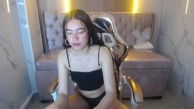 Snapshot of dania_b_ chatting on October 10, 3:33 am dania b online show from October 10, 3:33 am