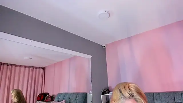 Camila Russoo online show from March 11, 8:22 pm