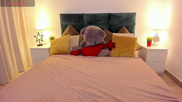 mishapallmer online show from October 15, 8:17 am