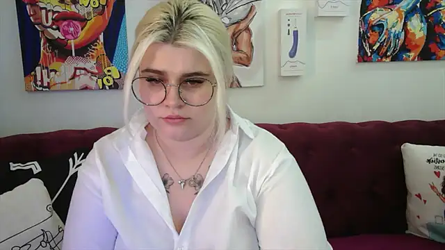 Snapshot of Amber_Monro chatting on September 15, 1:36 am Amber Monro online show from September 15, 1:36 am