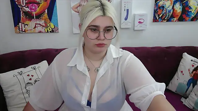 Snapshot of Amber_Monro chatting on October 14, 2:14 am Amber Monro online show from October 14, 2:14 am
