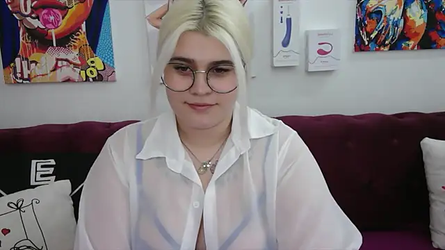 Snapshot of Amber_Monro chatting on October 4, 6:08 am Amber Monro online show from October 4, 6:08 am