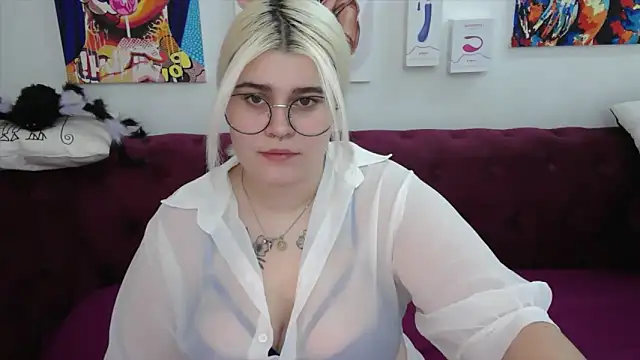 Snapshot of Amber_Monro chatting on October 20, 2:03 am Amber Monro online show from October 20, 2:03 am