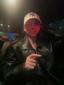 EllyLynn online show from April 23, 5:37 pm