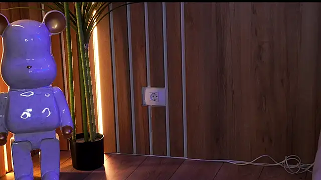 EllyLynn online show from April 24, 6:11 pm