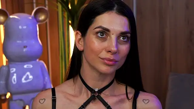 EllyLynn online show from April 17, 9:50 pm