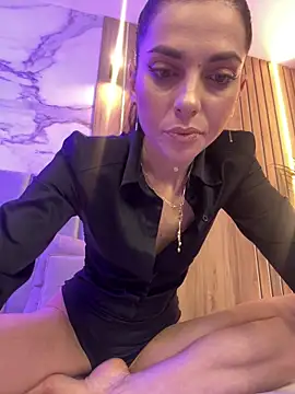 EllyLynn online show from April 25, 3:53 pm