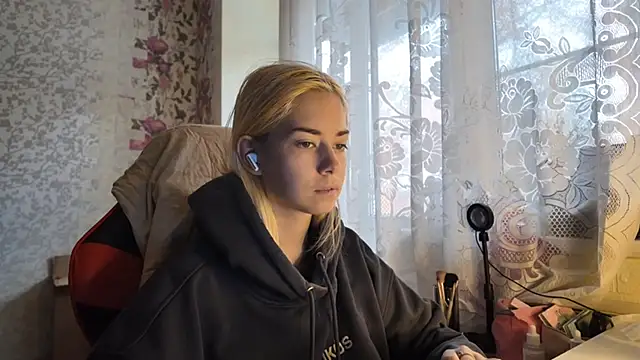 Snapshot of Witching_Moon chatting on October 15, 9:01 am Witching Moon online show from October 15, 9:01 am