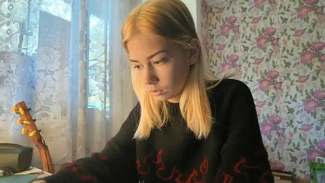 Snapshot of Witching_Moon chatting on September 25, 8:24 am Witching Moon online show from September 25, 8:24 am