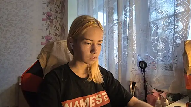 Snapshot of Witching_Moon chatting on October 17, 9:23 am Witching Moon online show from October 17, 9:23 am