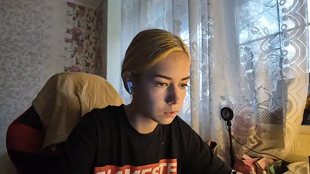 Snapshot of Witching_Moon chatting on October 16, 9:12 am Witching Moon online show from October 16, 9:12 am