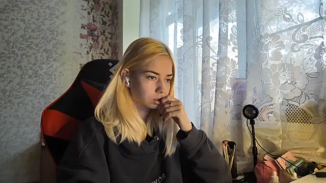 Snapshot of Witching_Moon chatting on October 8, 8:07 am Witching Moon online show from October 8, 8:07 am