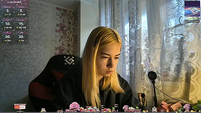 Snapshot of Witching_Moon chatting on October 13, 8:39 am Witching Moon online show from October 13, 8:39 am