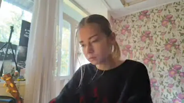 Snapshot of Witching_Moon chatting on September 23, 8:23 am Witching Moon online show from September 23, 8:23 am