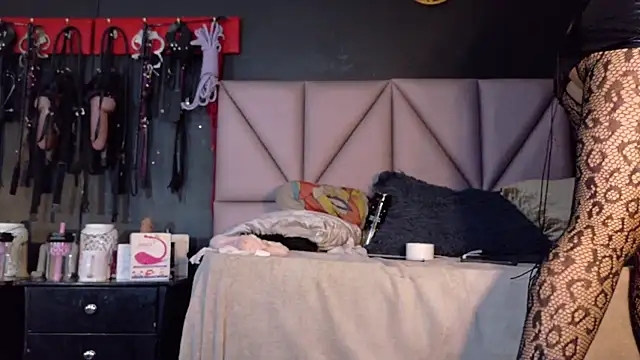 EvaSabath online show from April 23, 4:42 pm