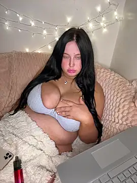 brunetteGirl274 online show from May 15, 10:45 pm