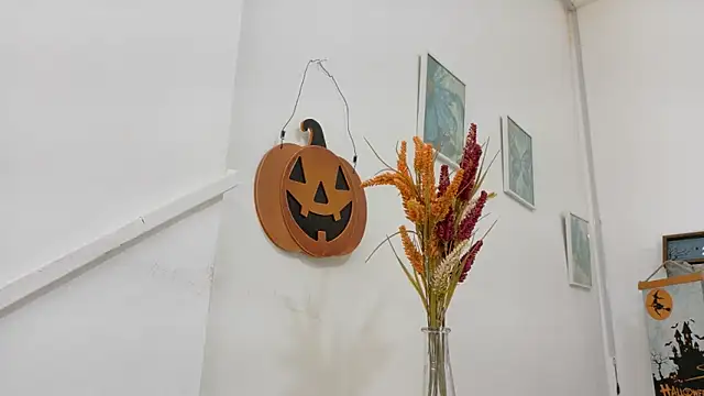 Lizbeth Rouse online show from October 31, 11:58 am