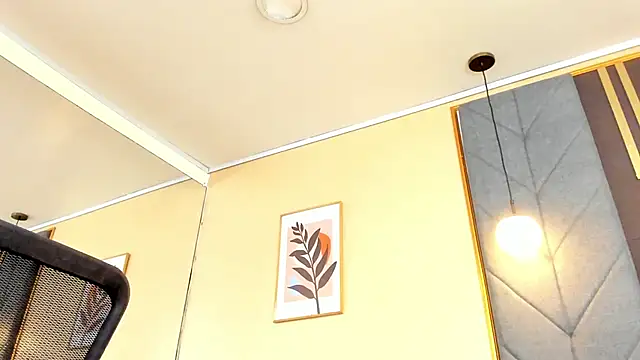 OliviGrace online show from April 22, 9:01 pm