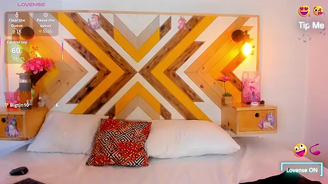 Snapshot of SoleneFontaine chatting on September 27, 12:45 pm SoleneFontaine online show from September 27, 12:45 pm