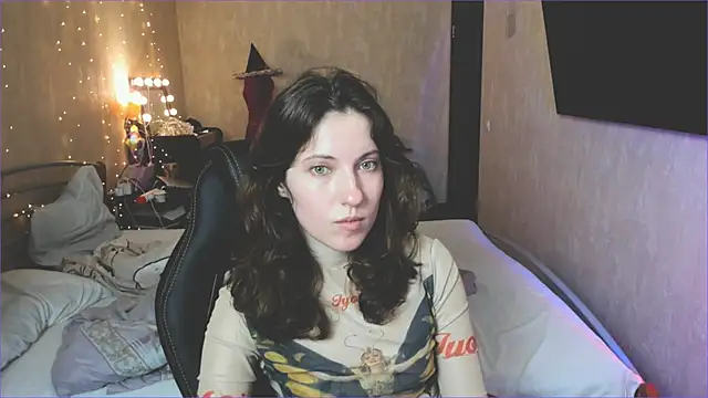 Agata in Wonderland online show from October 12, 7:27 pm