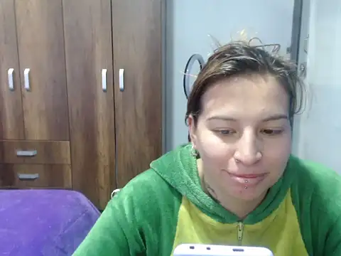 Snapshot of cloequeen15 chatting on October 14, 3:03 pm cloequeen15 online show from October 14, 3:03 pm