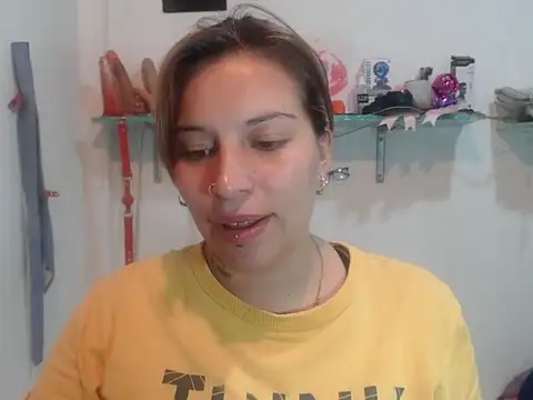 Snapshot of cloequeen15 chatting on September 22, 6:17 pm cloequeen15 online show from September 22, 6:17 pm