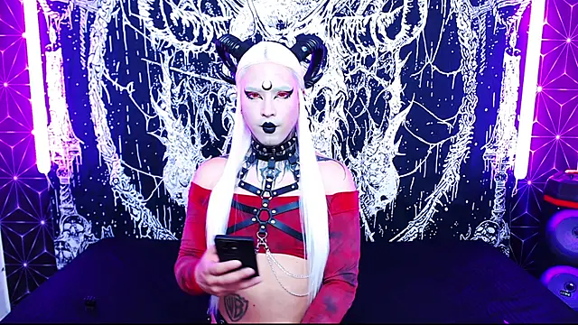 naomi satan online show from April 29, 11:21 pm