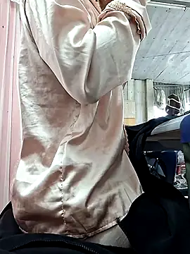 irina hana online show from December 17, 7:12 am