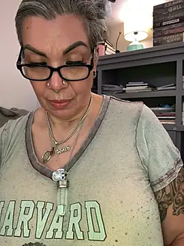 dieseldame1313 online show from April 29, 4:05 am