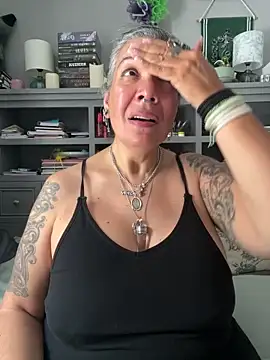 dieseldame1313 online show from June 10, 3:00 pm