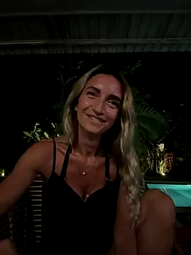 Snapshot of ChasingSunsets-Quinn chatting on September 21, 9:02 pm ChasingSunsets-Quinn online show from September 21, 9:02 pm