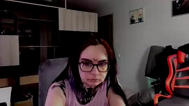 Snapshot of HighelikeGirl chatting on September 16, 9:39 am HighelikeGirl online show from September 16, 9:39 am