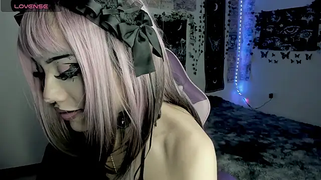 GothKitten666 online show from December 2, 11:40 pm