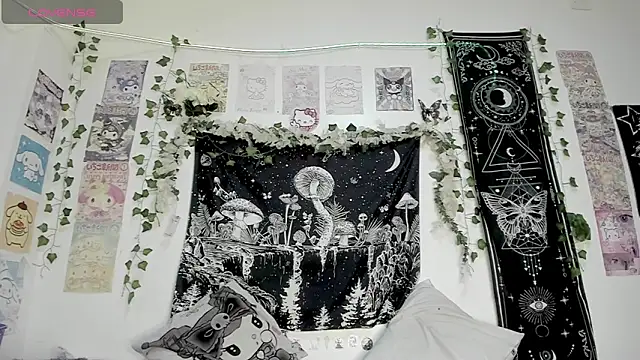 GothKitten666 online show from March 29, 6:12 am