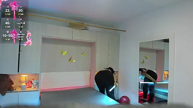 LilyWhitney online show from April 23, 4:09 am