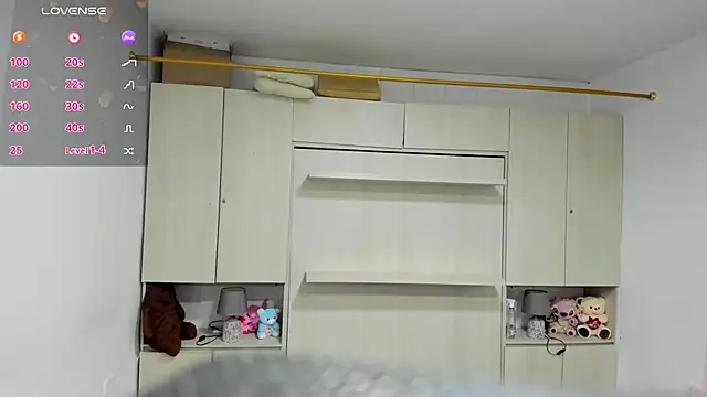 LilyWhitney online show from April 25, 4:15 am