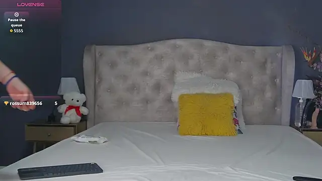 Leah Brooks online show from October 2, 3:55 am