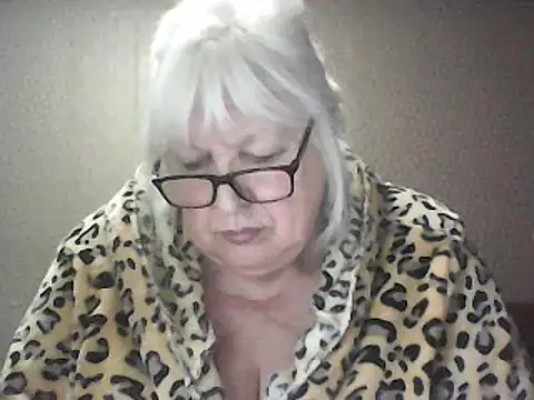 Alexia64231 online show from April 19, 10:56 pm