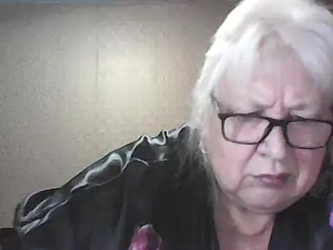 Alexia64231 online show from April 17, 12:35 am