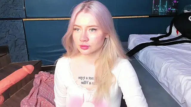 Lillie Berry online show from April 20, 4:48 am