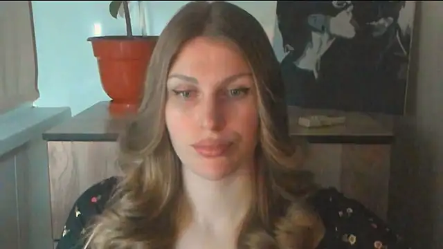 JuliaMuuun online show from March 18, 9:20 pm