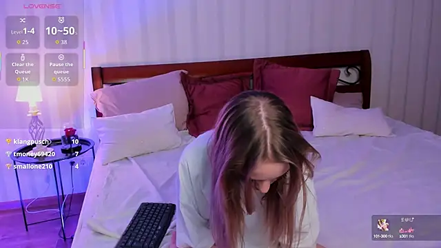 Snapshot of Little_Clare chatting on September 14, 12:47 pm Little Clare online show from September 14, 12:47 pm