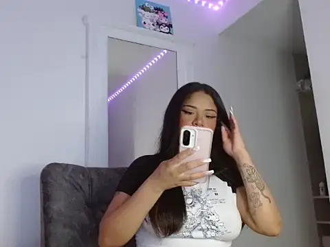 reina reina online show from September 30, 1:44 am