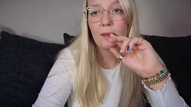 Snapshot of Daisyxoxo_ chatting on October 30, 9:16 pm Daisyxoxo  online show from October 30, 9:16 pm